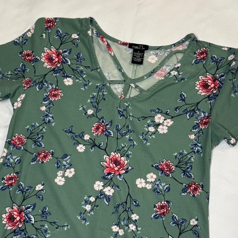Rue 21 Spring Green‎ Floral Print T-Shirt Dress Size Small Lattice chest